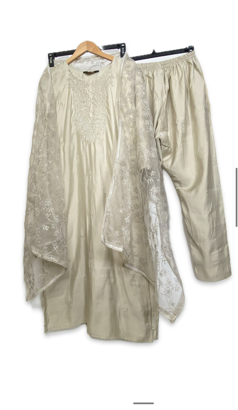 Elegant Ivory Embroidered Kurta Set with Dupatta