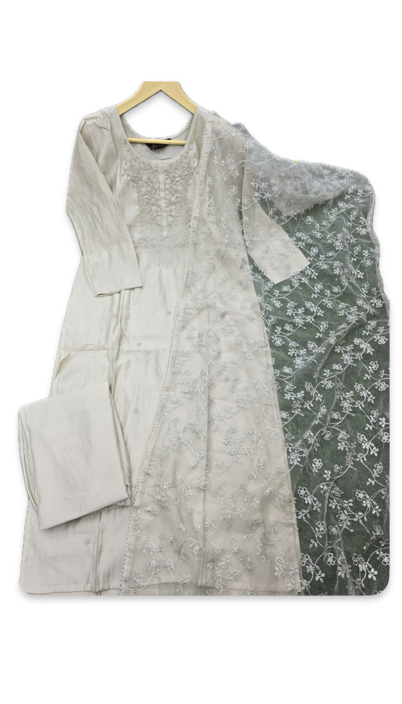 Elegant Ivory Embroidered Kurta Set with Dupatta