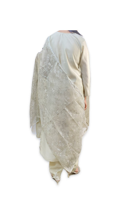 Elegant Ivory Embroidered Kurta Set with Dupatta
